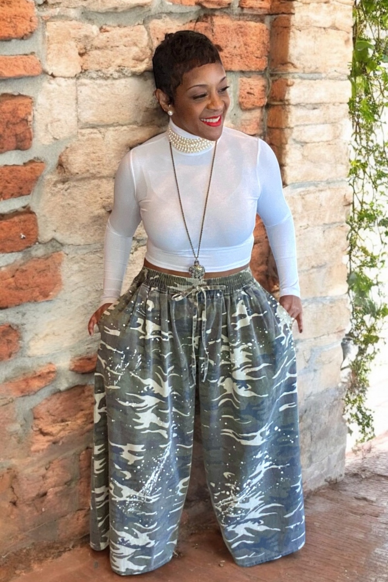 CAMO PAINT SPLATTER WIDE LEG PANTS